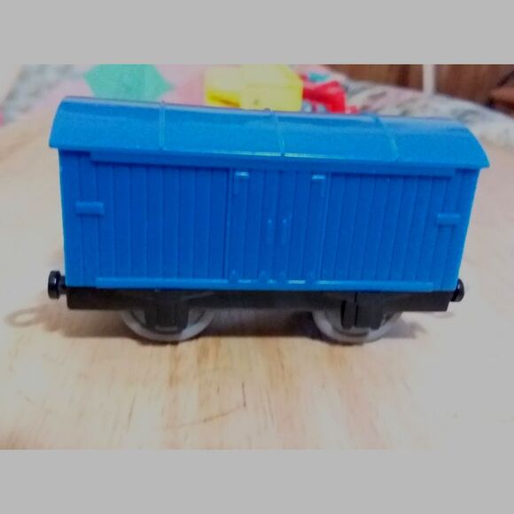 Thomas Track Master Train Car 2009 Blue Mattel Thomas and Friends Blue Fish Car - Picture 5 of 7